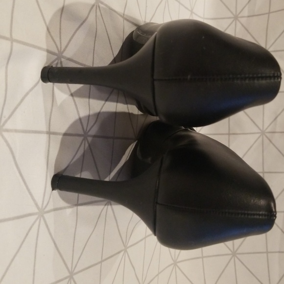 shoes - Picture 5 of 7